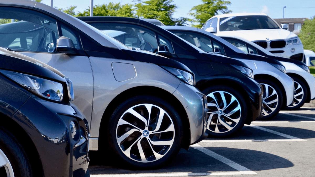 Autó eladása készpénzért: így zajlik lépésről lépésre a folyamat